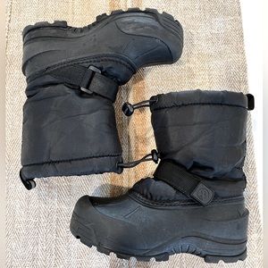 Northside boys pull on snow boot